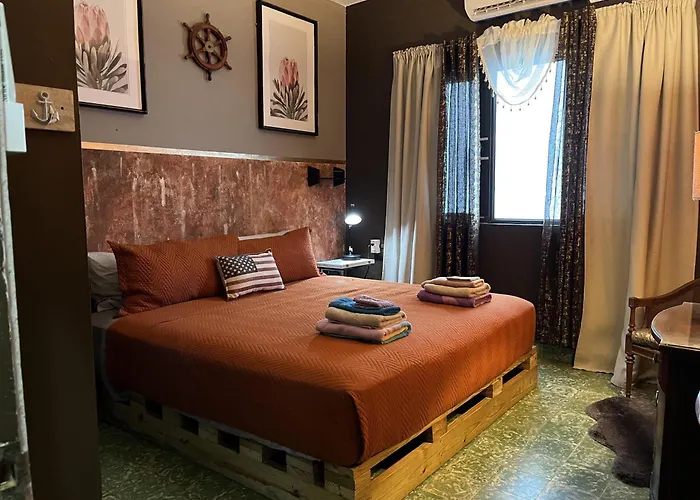 Lgbt Private King Room - Clothing Optional